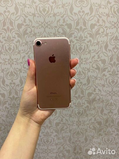 Телефон iPhone 7