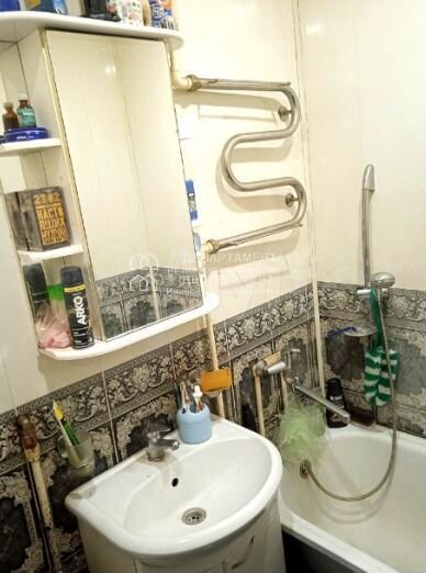 2-к. квартира, 43 м², 1/3 эт.