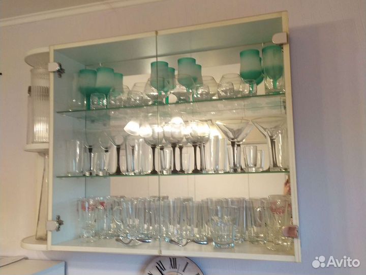 Шкафчик с зеркалом на кухню