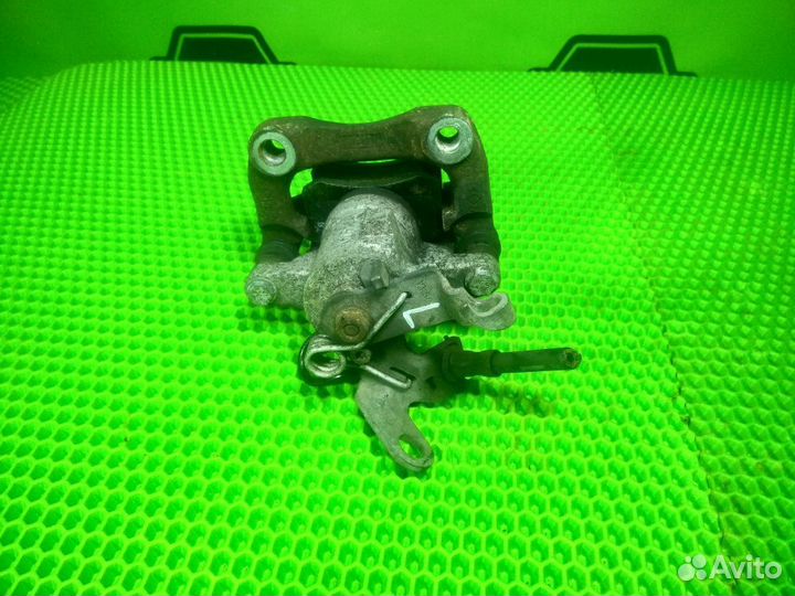 Суппорт задний левый Skoda Octavia II A5