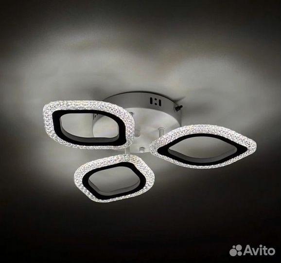 Люстра новая