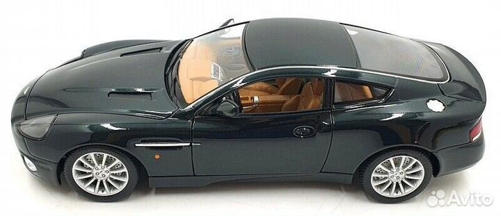 1:18 Aston Martin Vanquish и Chrysler 300C Hemi