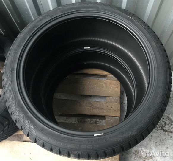 Nokian Tyres Hakkapeliitta 10p SUV 295/35 R21 и 315/35 R21