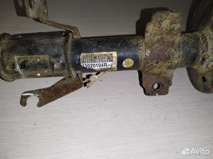 Амортизатор передний Nissan Terrano 3