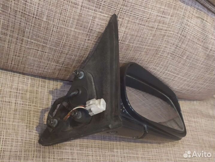 Боковое зеркало