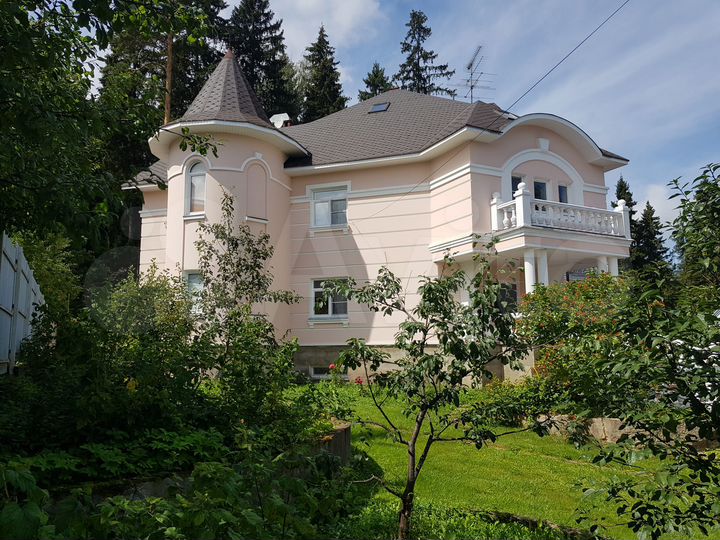 Коттедж 565 м² на участке 13 сот.