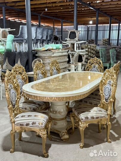 Стол и стулья