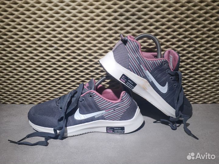 Кроссовки Nike размер 39