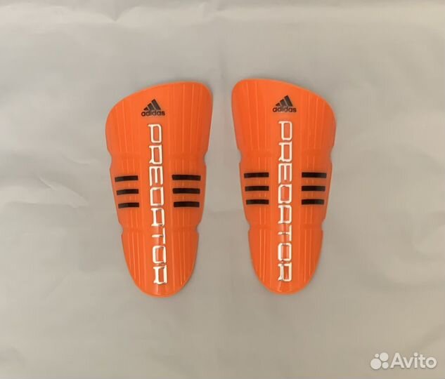 Детские футбольные щитки Adidas Predator