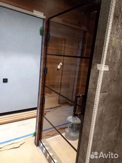 Распашные стеклянные двери