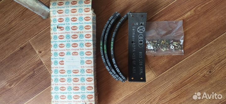 VAG811698071 Комплект барабанных тормозных колодок