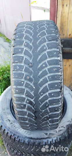 Bridgestone Blizzak Spike-01 215/60 R16