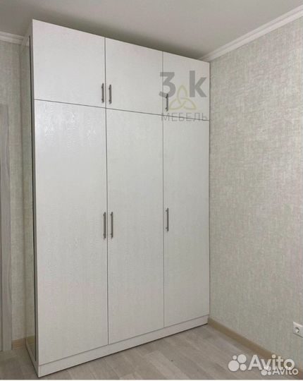 Распашной шкаф в спальню