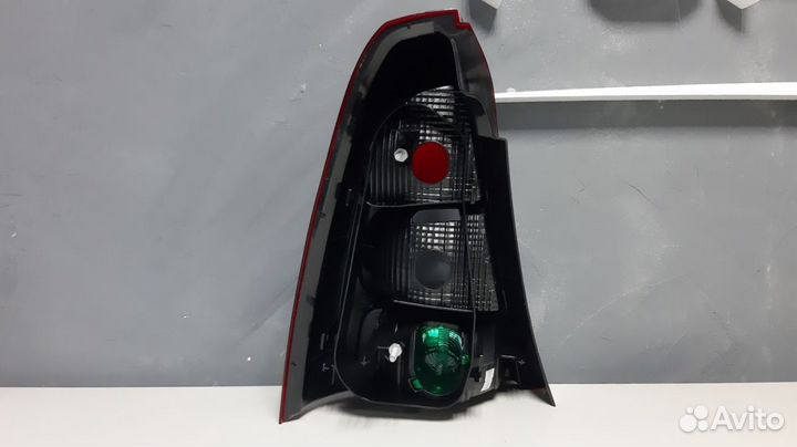 Фонарь задний правый Logan 10