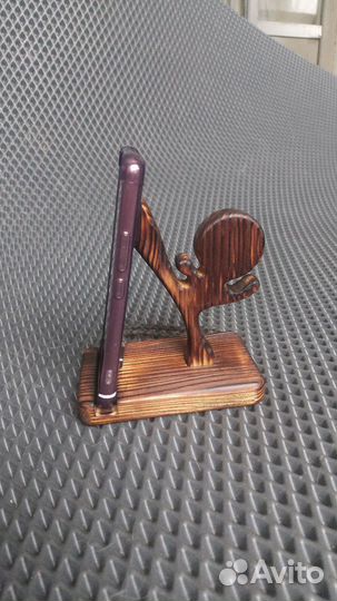 Подставка для телефона из дерева