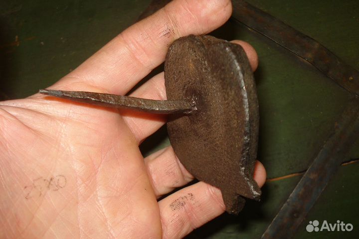 Антикварная накладка с рельефным, объемным изображ