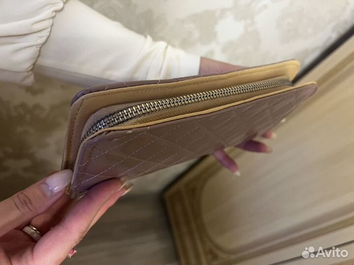 Бежевый женский кошелек/клатч