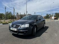 Volkswagen Jetta 1.6 AT, 2010, 172 000 км, с пробегом, цена 840 000 руб.