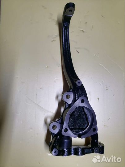 Кулак перед правый Dodge Charger LD