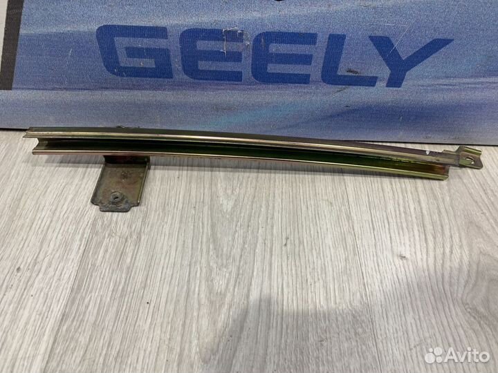 Направляющая стекла Geely emgrand X7 Прав