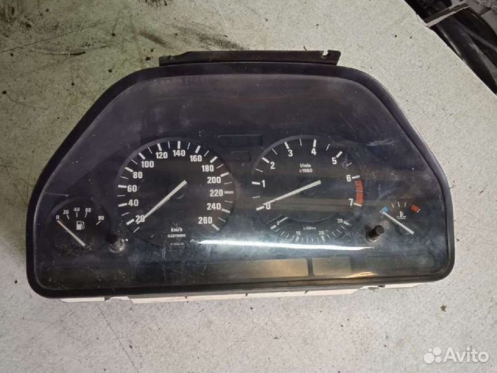 Щиток приборов bmw 7 E32 бмв е32