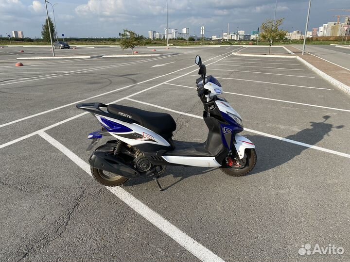 Скутер Vento City