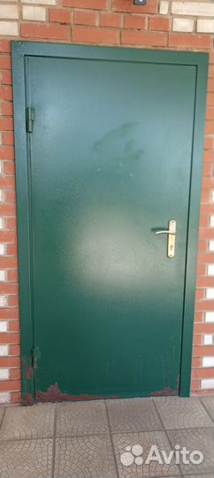 Продам металлическую дверь