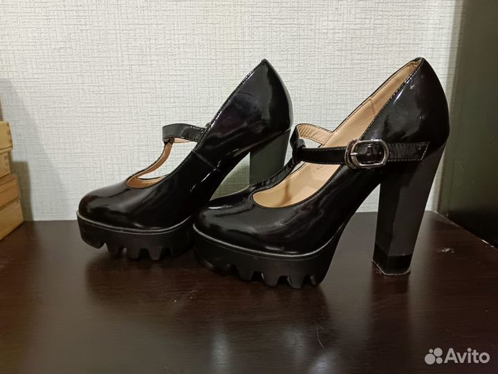 Туфли женские на высоком каблуке 35 размер