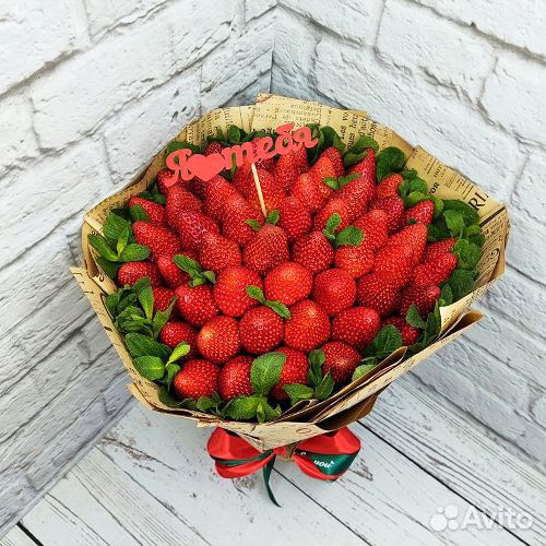 Букет из свежей клубники арт. 3135