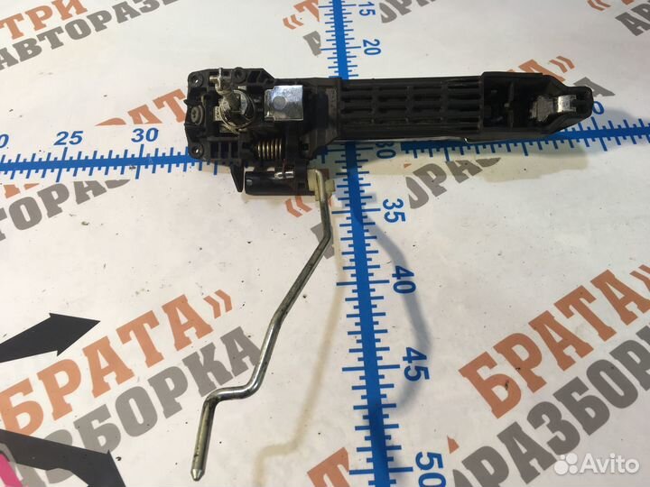 Тойота Хайлюкс Ручка наружняя передней двери Лев