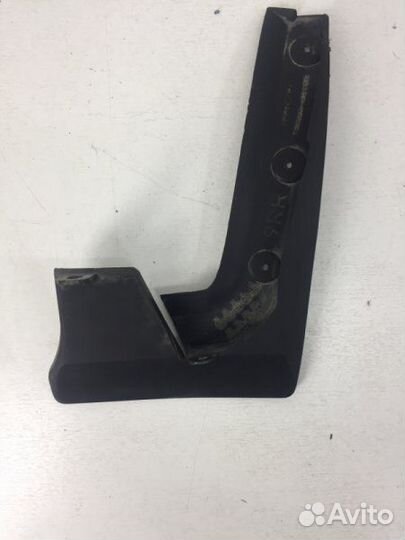 Брызговик задний правый Toyota Rav4 40 2adfhv С