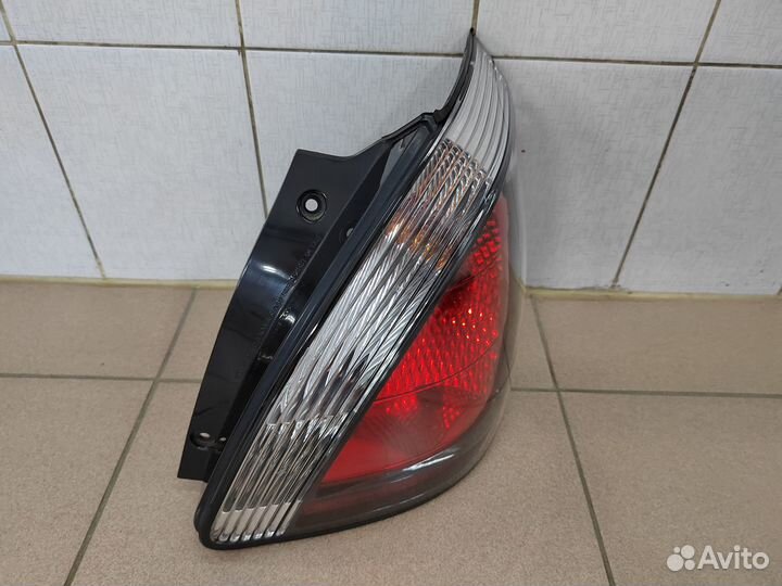 Фонарь задний правый Kia Rio 2 хэтчбек