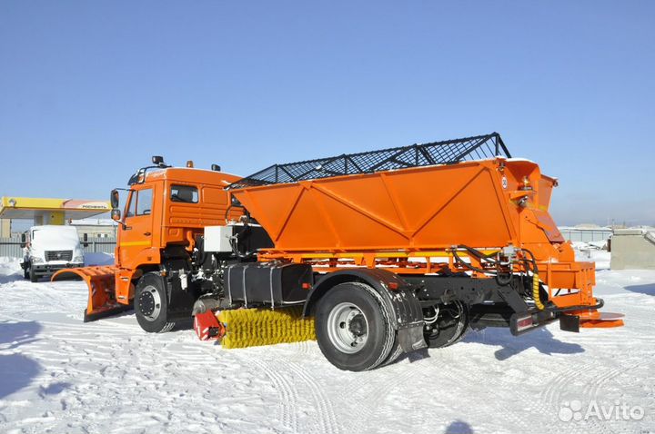 Дорожная уборочная машина Камаз-43253
