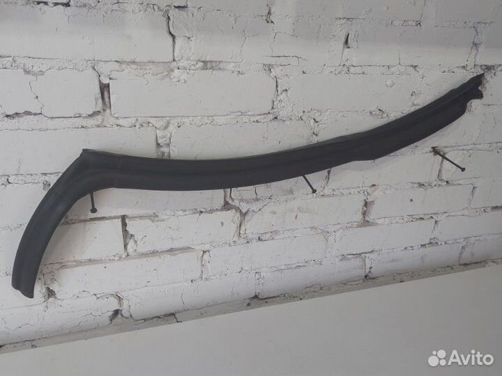 Уплотнитель двери задний правый Land Rover Vogue