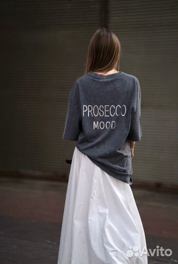 Футболка оверсайз с надписью из страз