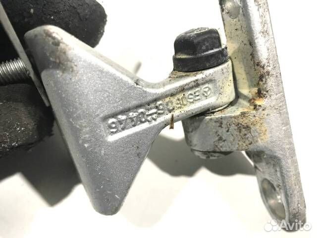 Петля двери Mercedes C W203