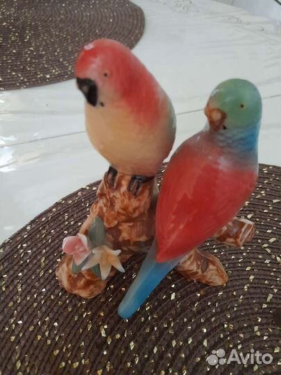 Фарфоровые статуэтки попугайчики