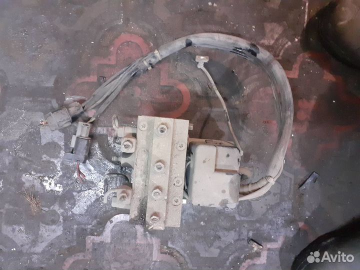 Блок ABS на Mitsubishi Space Wagon