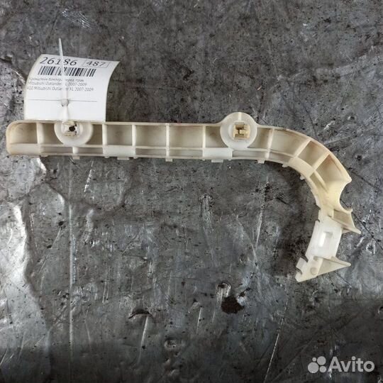 Кронштейн бампера передний правый Mitsubishi