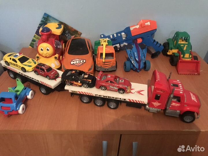 Коробка игрушек машинок