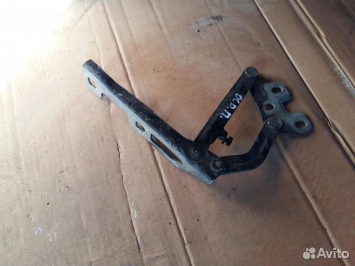 Петля капота правая Opel Corsa D 2006-2015