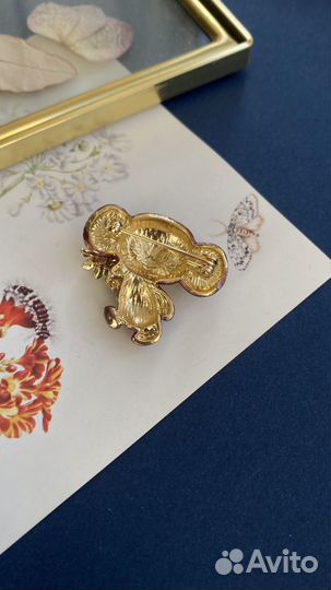 Брошь чебурашка