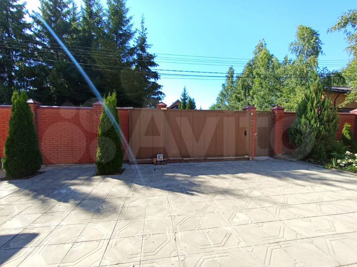 Дом 400 м² на участке 13 сот.