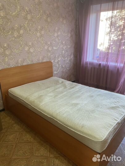 Кровать с матрасом