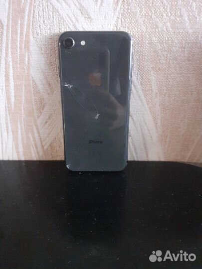 Телефон iPhone 8