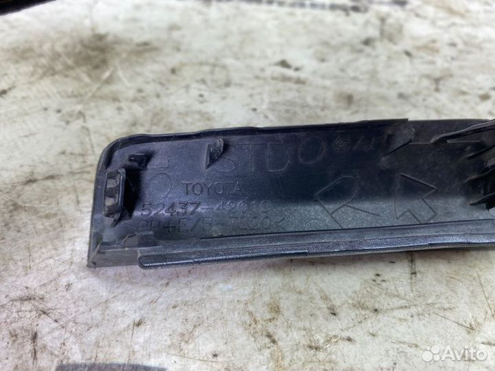 Заглушка бампера передняя правая Toyota Rav4