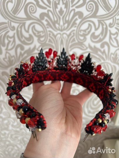 Диадема с камнями