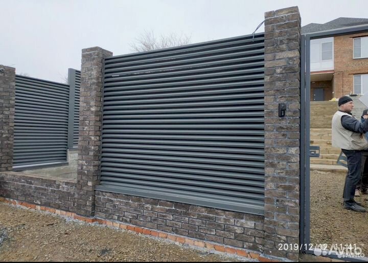 Заборы жалюзи металлические