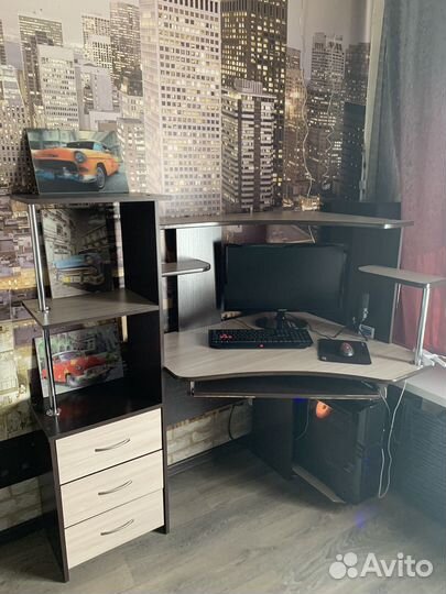 Компьютерный стол