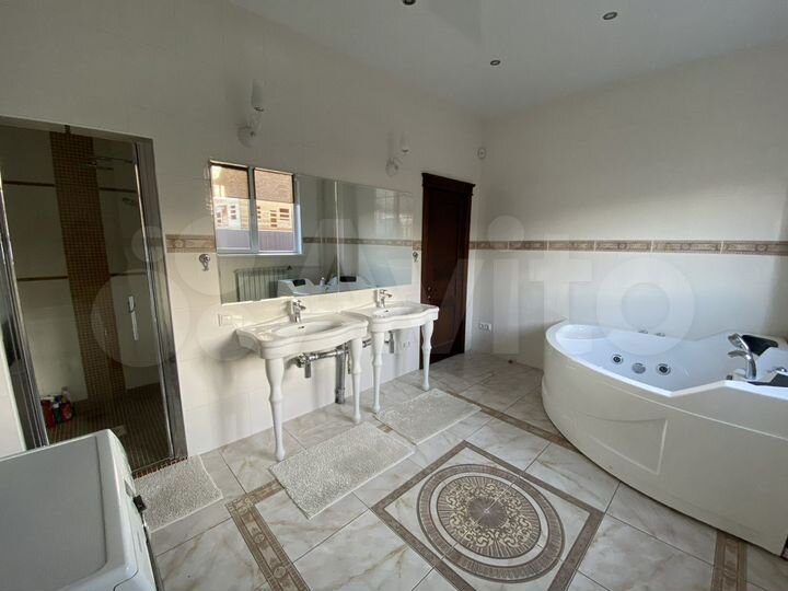 Дом 240 м² на участке 10 сот.